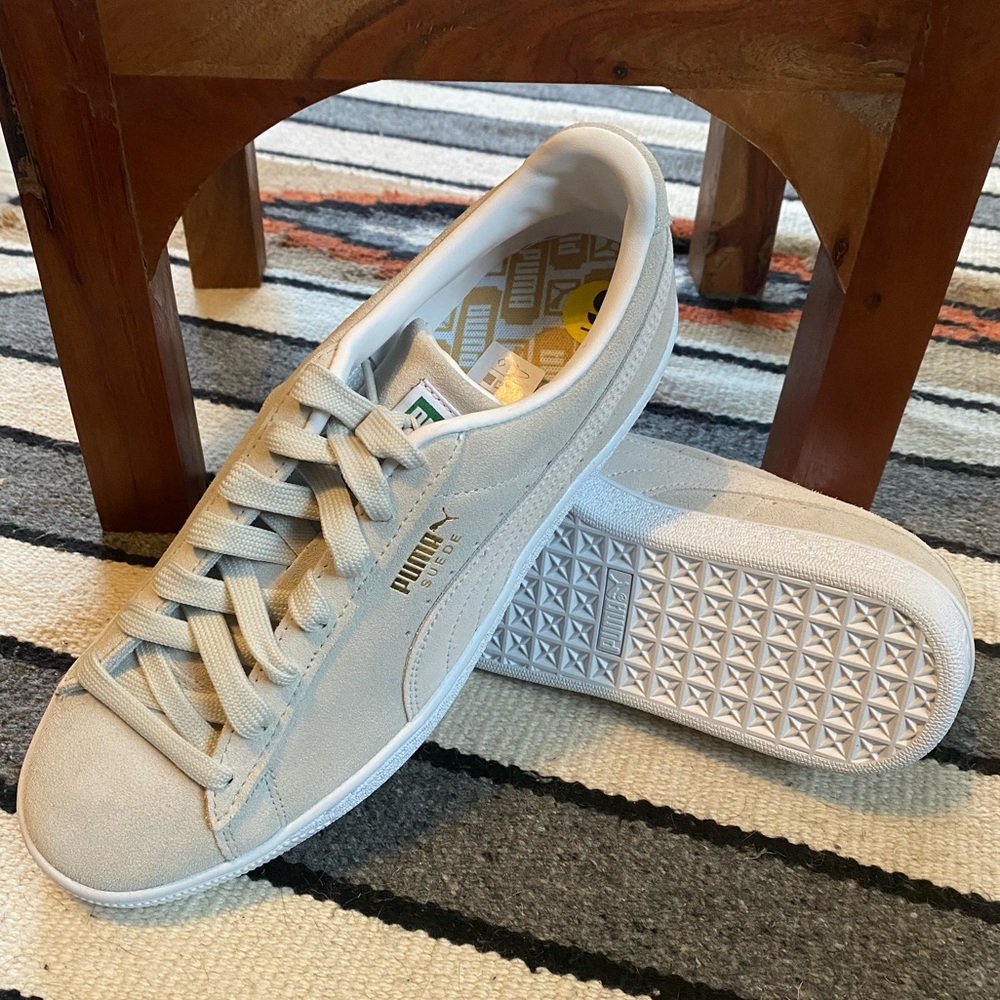 Puma Classic Suede Cream on Cream Sneakers Men’s SIZE 9
